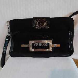 Guess clutch black